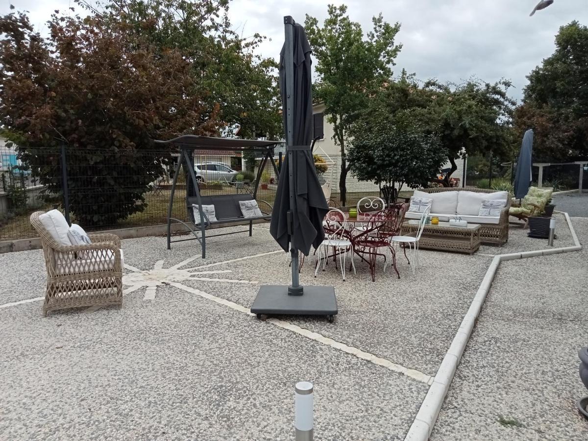 Chambre Privative Avec Salle D'Eau Chasseneuil-sur-Bonnieure Exterior foto